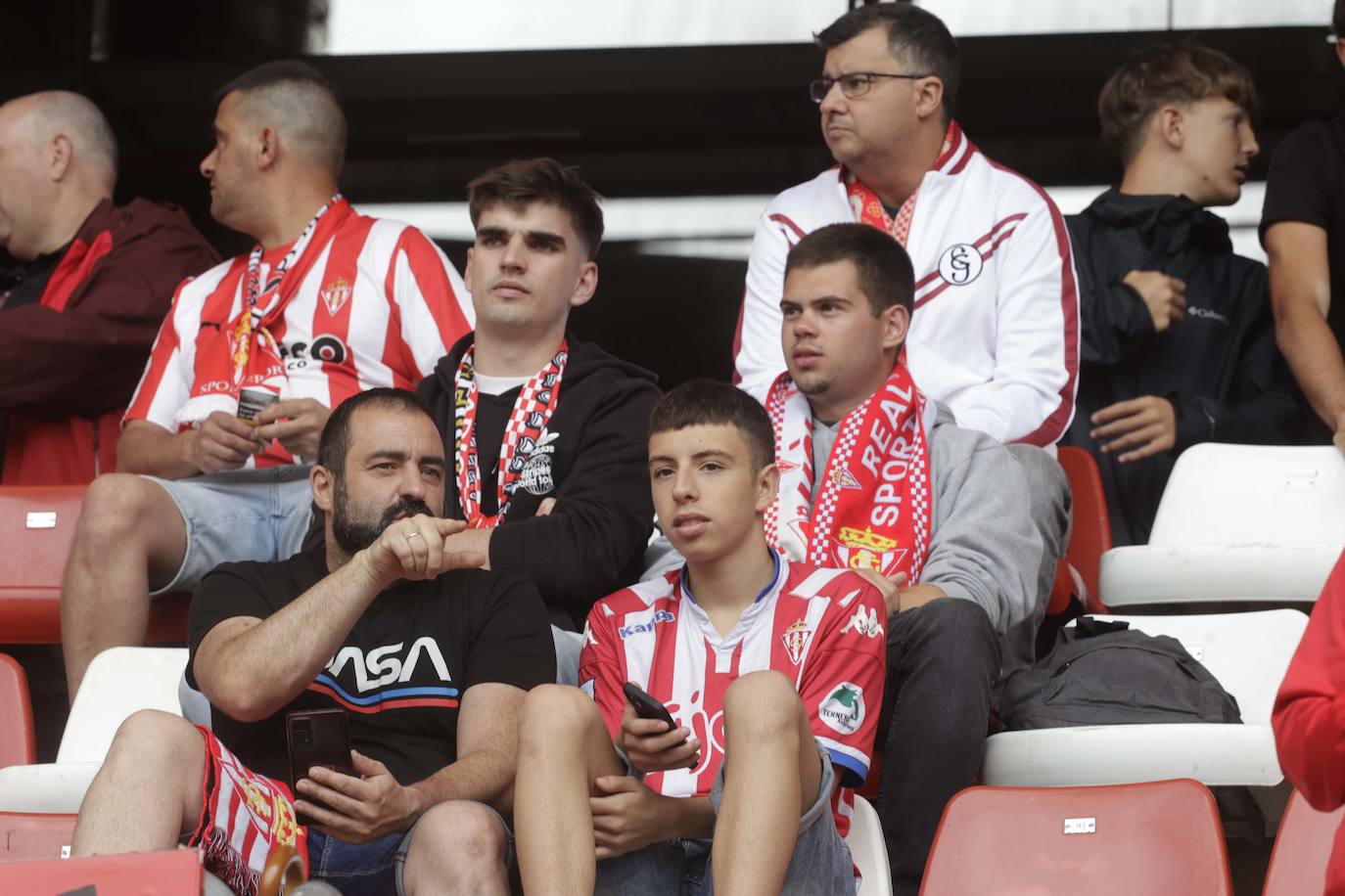 ¿Estuviste en El Molinón en el Sporting - Eldense? ¡Búscate!