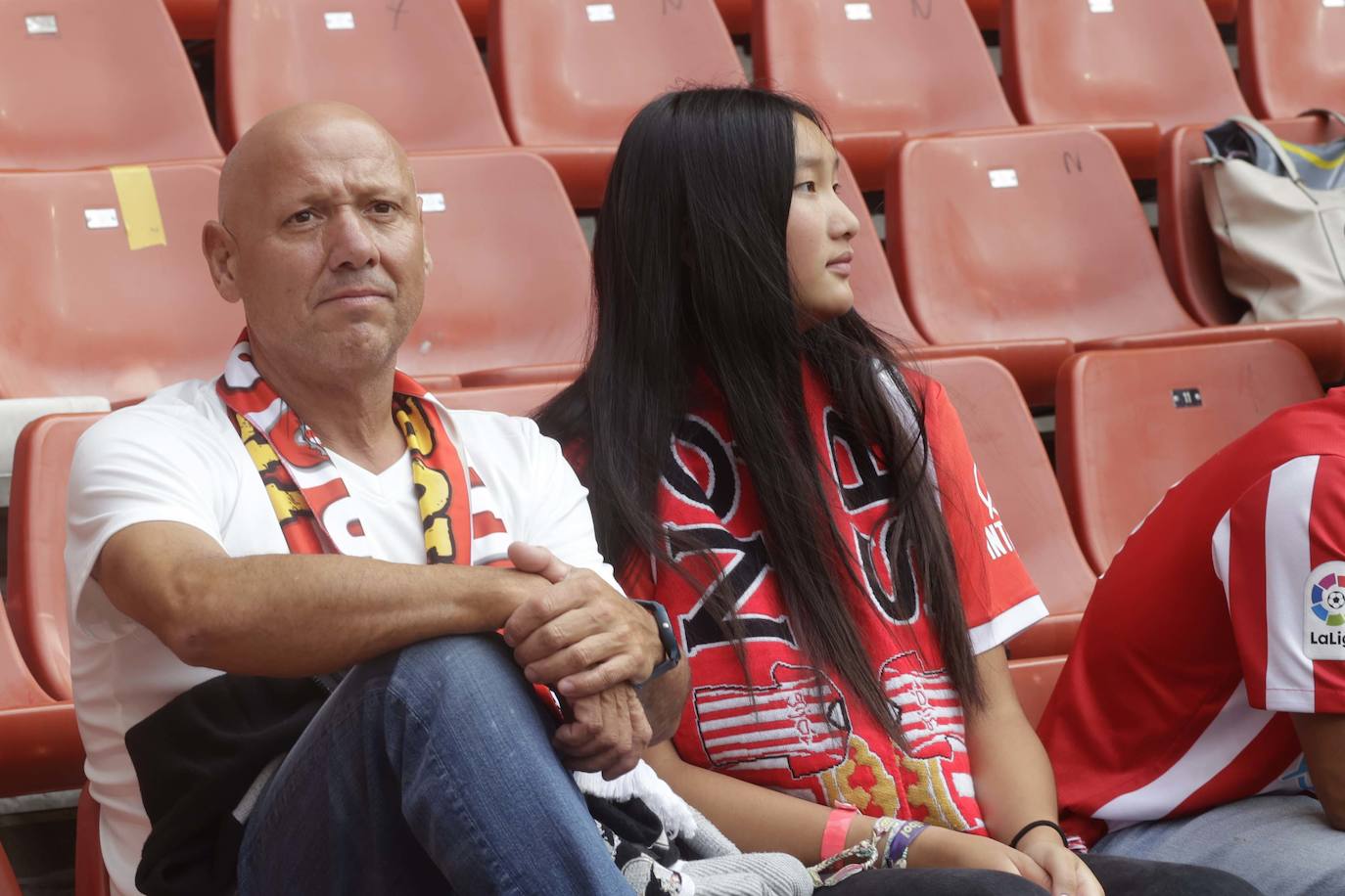 ¿Estuviste en El Molinón en el Sporting - Eldense? ¡Búscate!