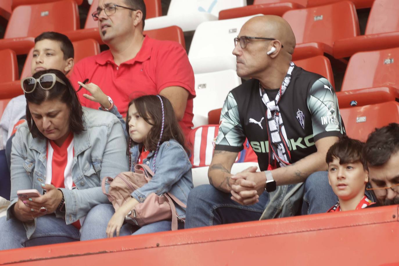 ¿Estuviste en El Molinón en el Sporting - Eldense? ¡Búscate!