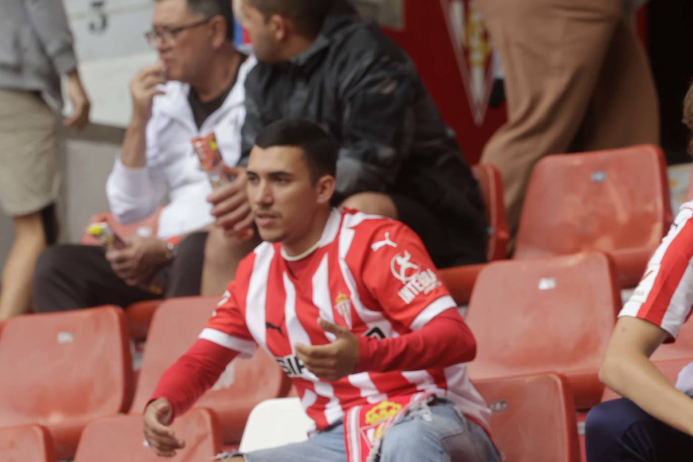 ¿Estuviste en El Molinón en el Sporting - Eldense? ¡Búscate!