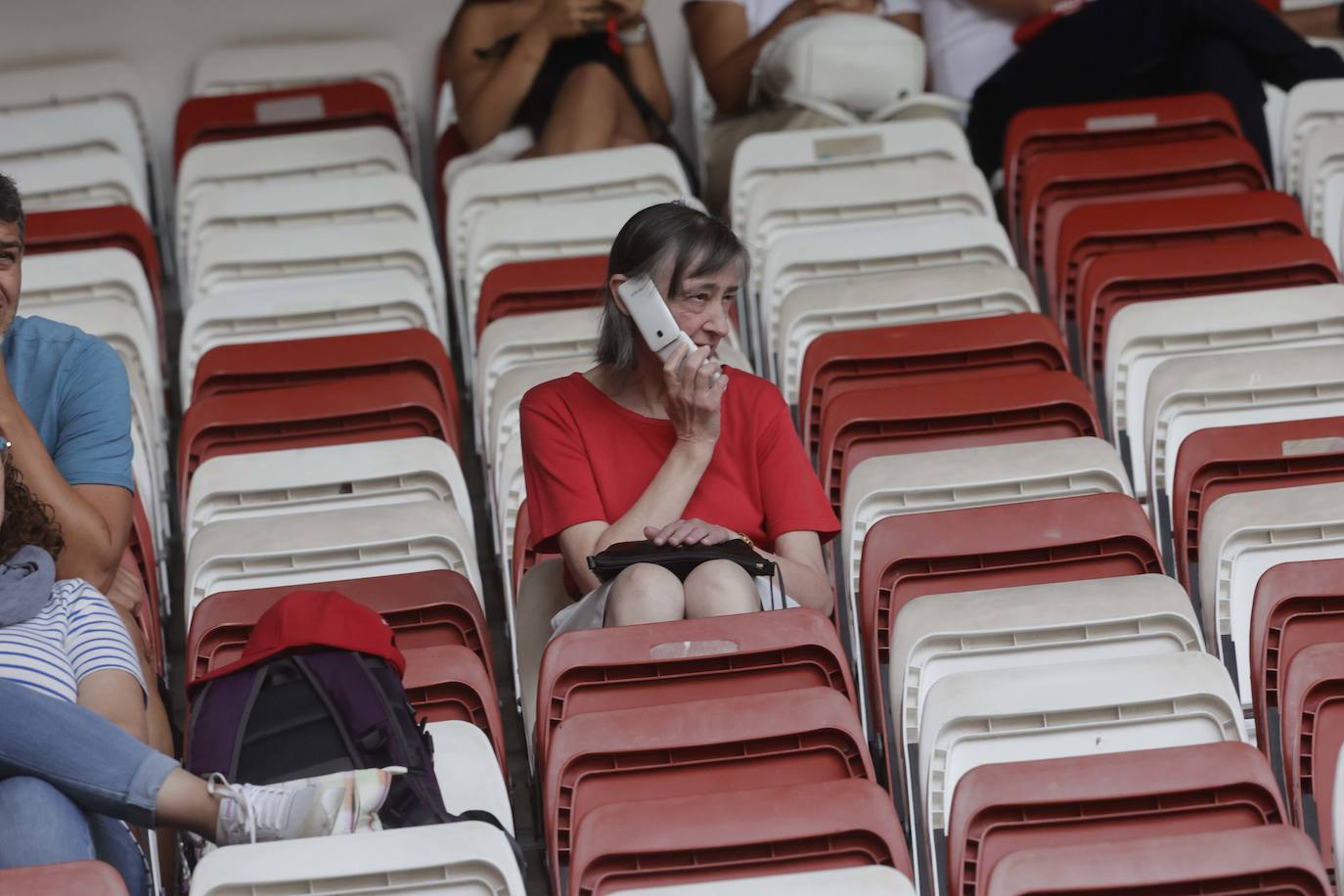 ¿Estuviste en El Molinón en el Sporting - Eldense? ¡Búscate!