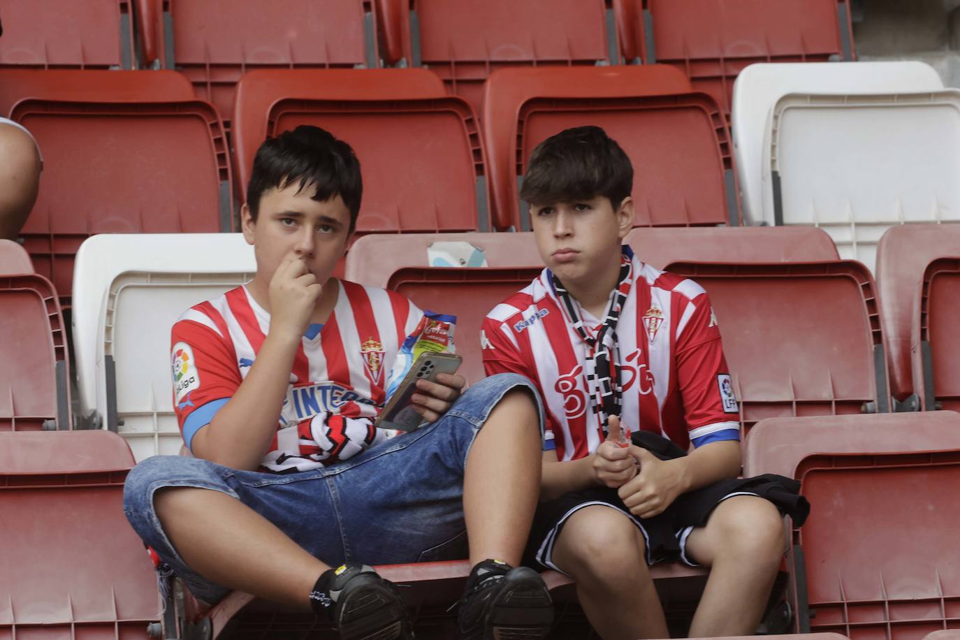 ¿Estuviste en El Molinón en el Sporting - Eldense? ¡Búscate!