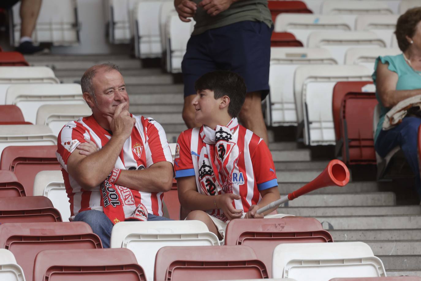 ¿Estuviste en El Molinón en el Sporting - Eldense? ¡Búscate!