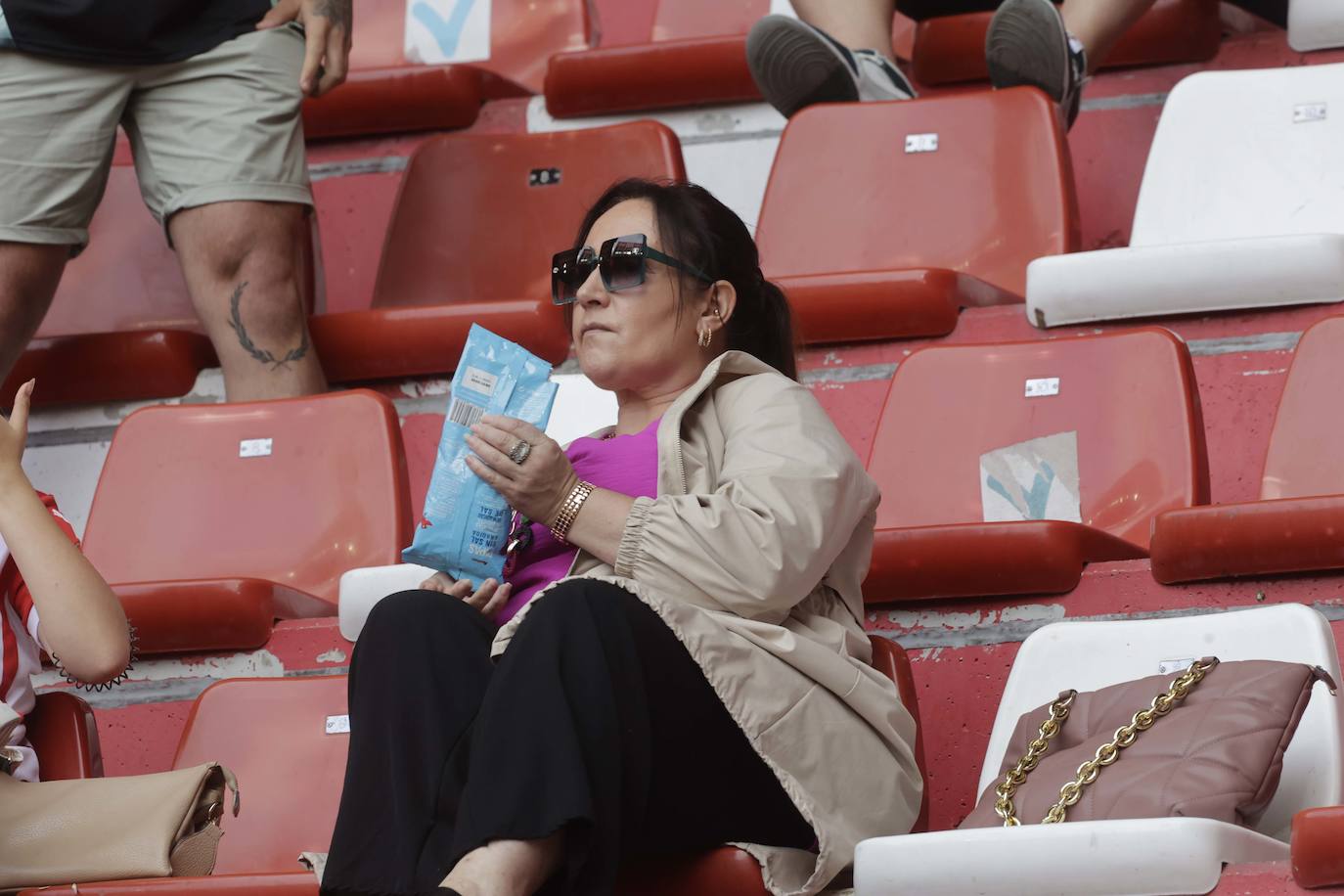 ¿Estuviste en El Molinón en el Sporting - Eldense? ¡Búscate!