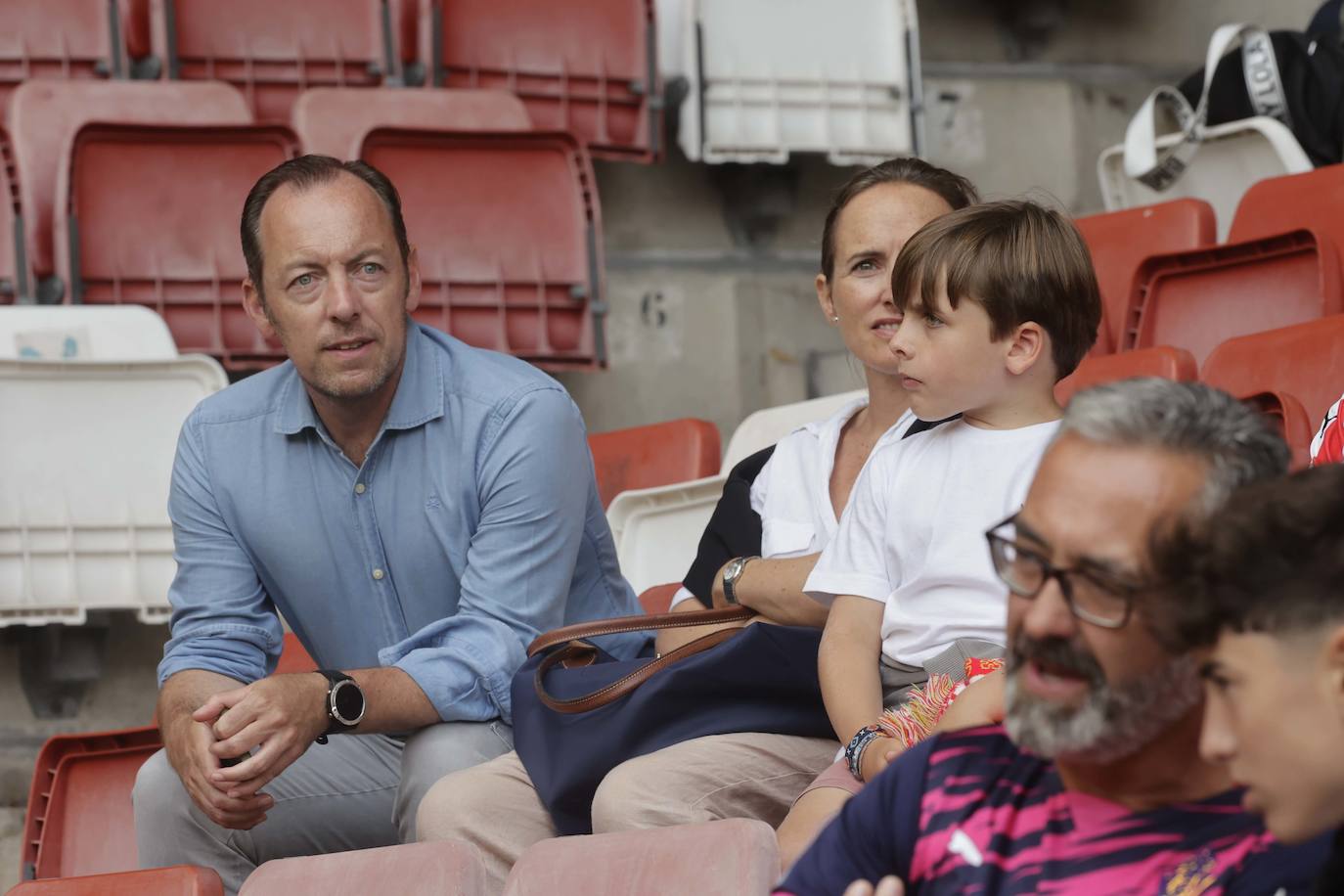 ¿Estuviste en El Molinón en el Sporting - Eldense? ¡Búscate!