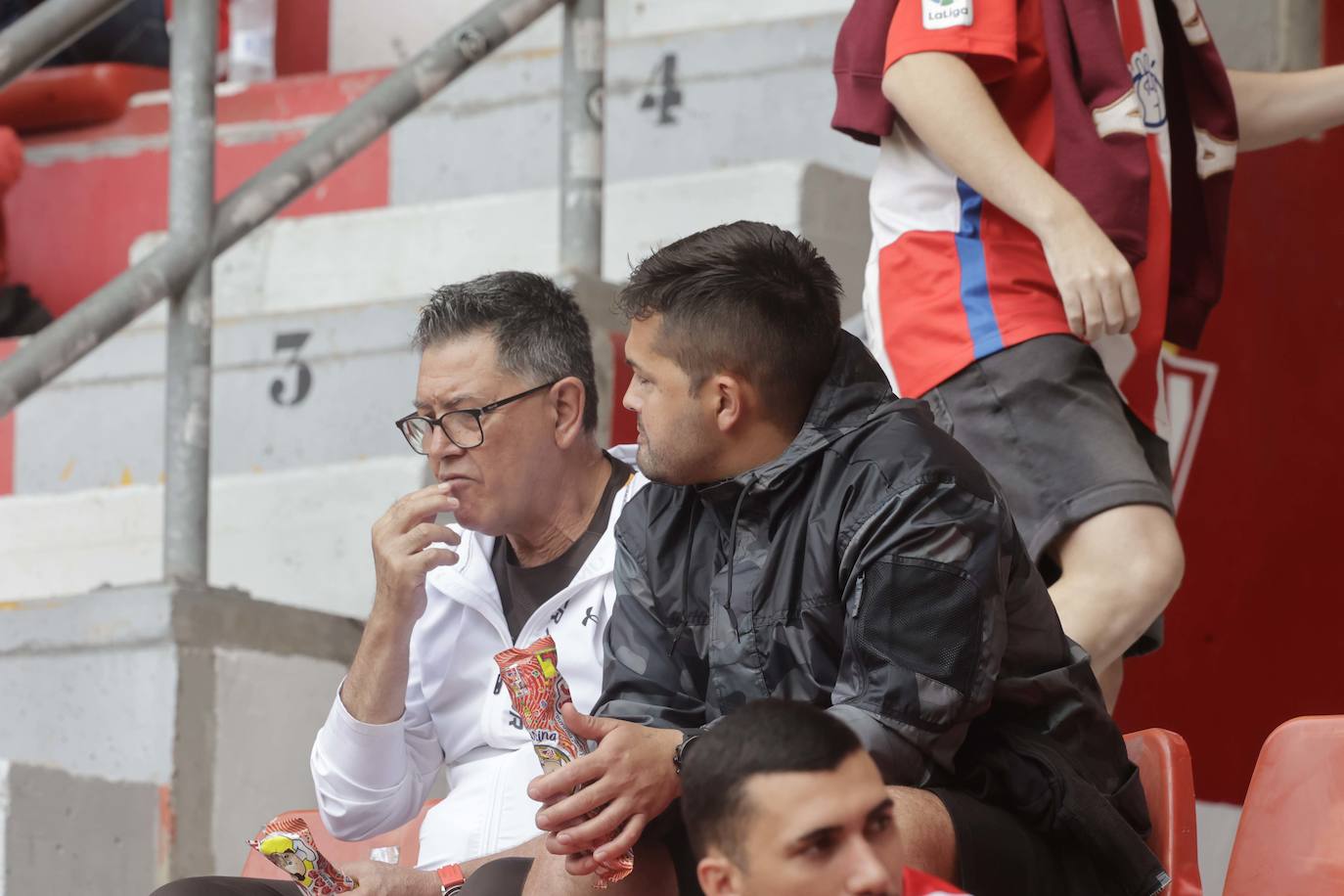 ¿Estuviste en El Molinón en el Sporting - Eldense? ¡Búscate!