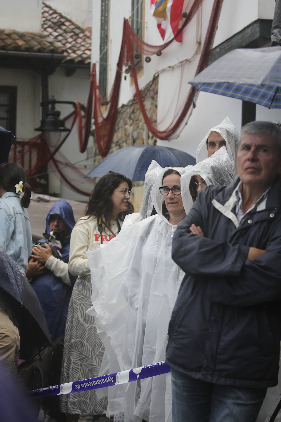 Tazones vive un Desembarco pasado por agua