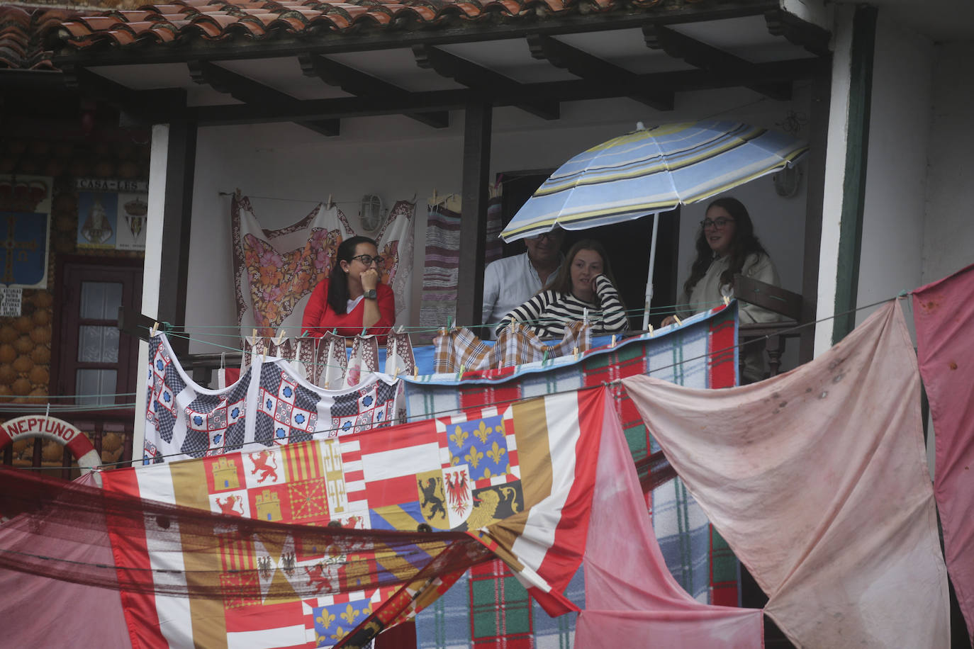 Tazones vive un Desembarco pasado por agua