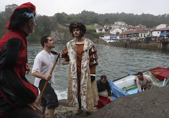 Tazones vive un Desembarco pasado por agua