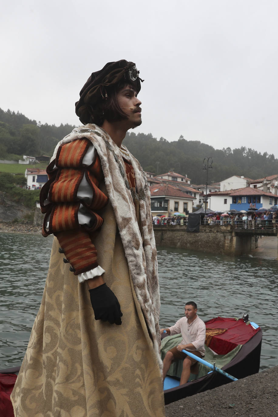 Tazones vive un Desembarco pasado por agua