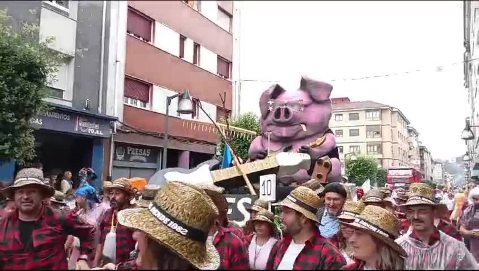 La fiesta desborda la cuenca del Nalón