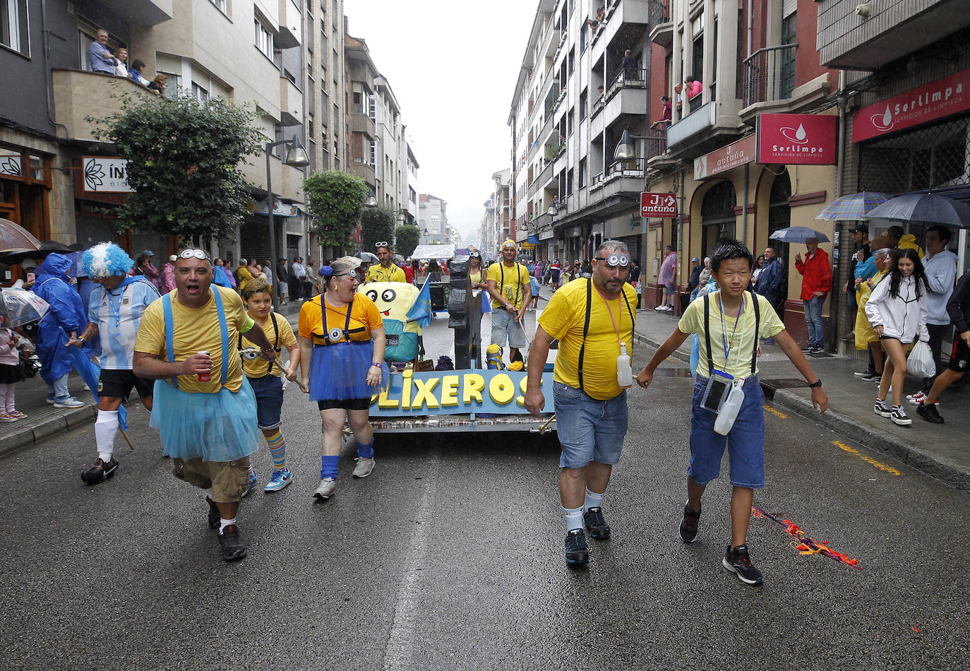 El Descenso Folklórico del Nalón no se rinde ante la lluvia