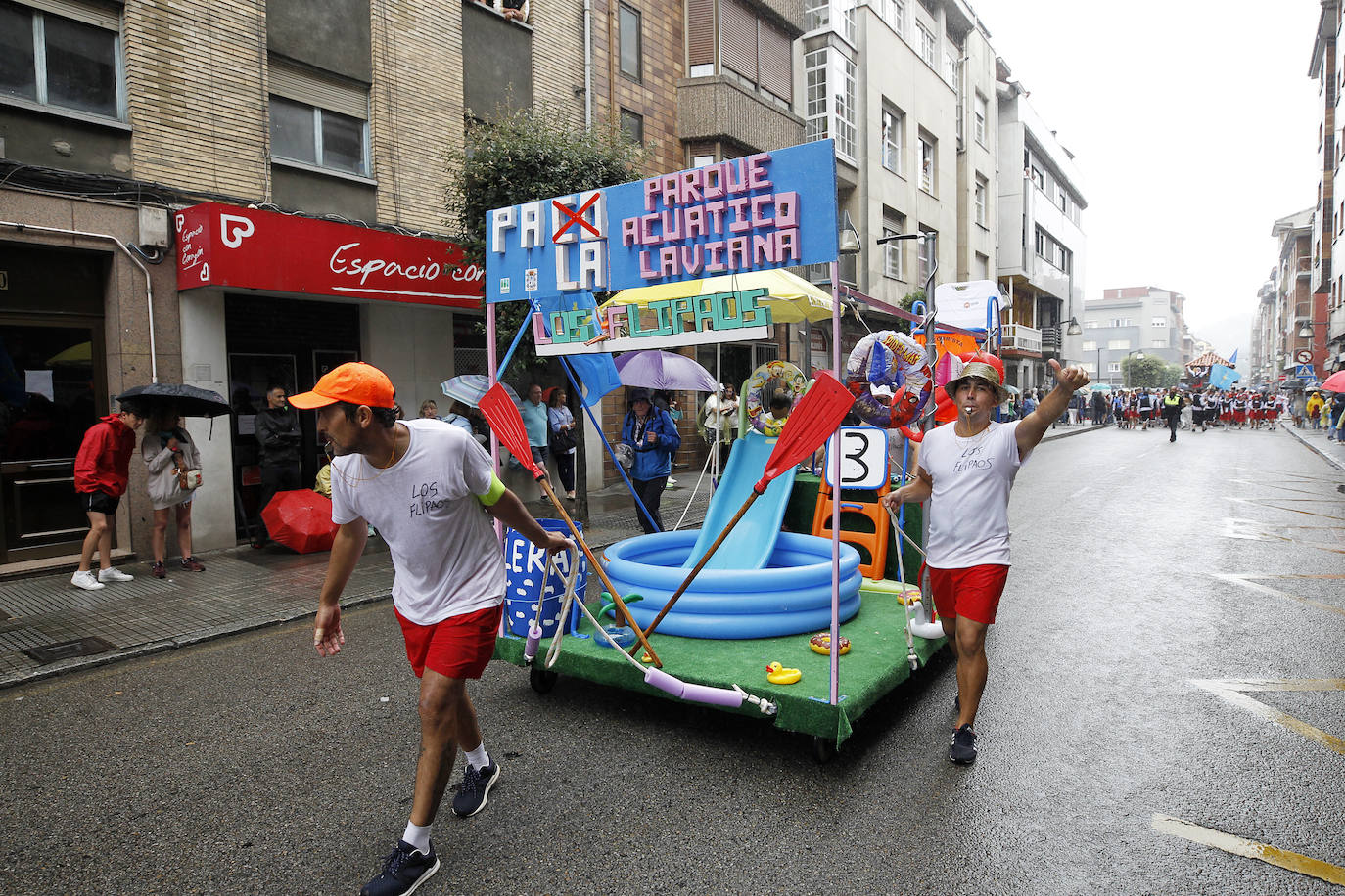 El Descenso Folklórico del Nalón no se rinde ante la lluvia