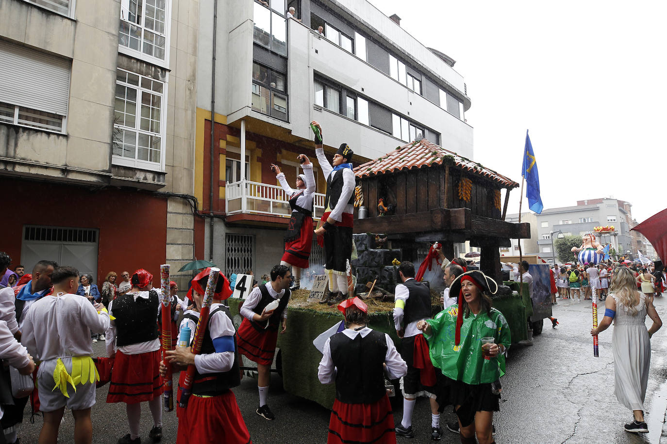 El Descenso Folklórico del Nalón no se rinde ante la lluvia