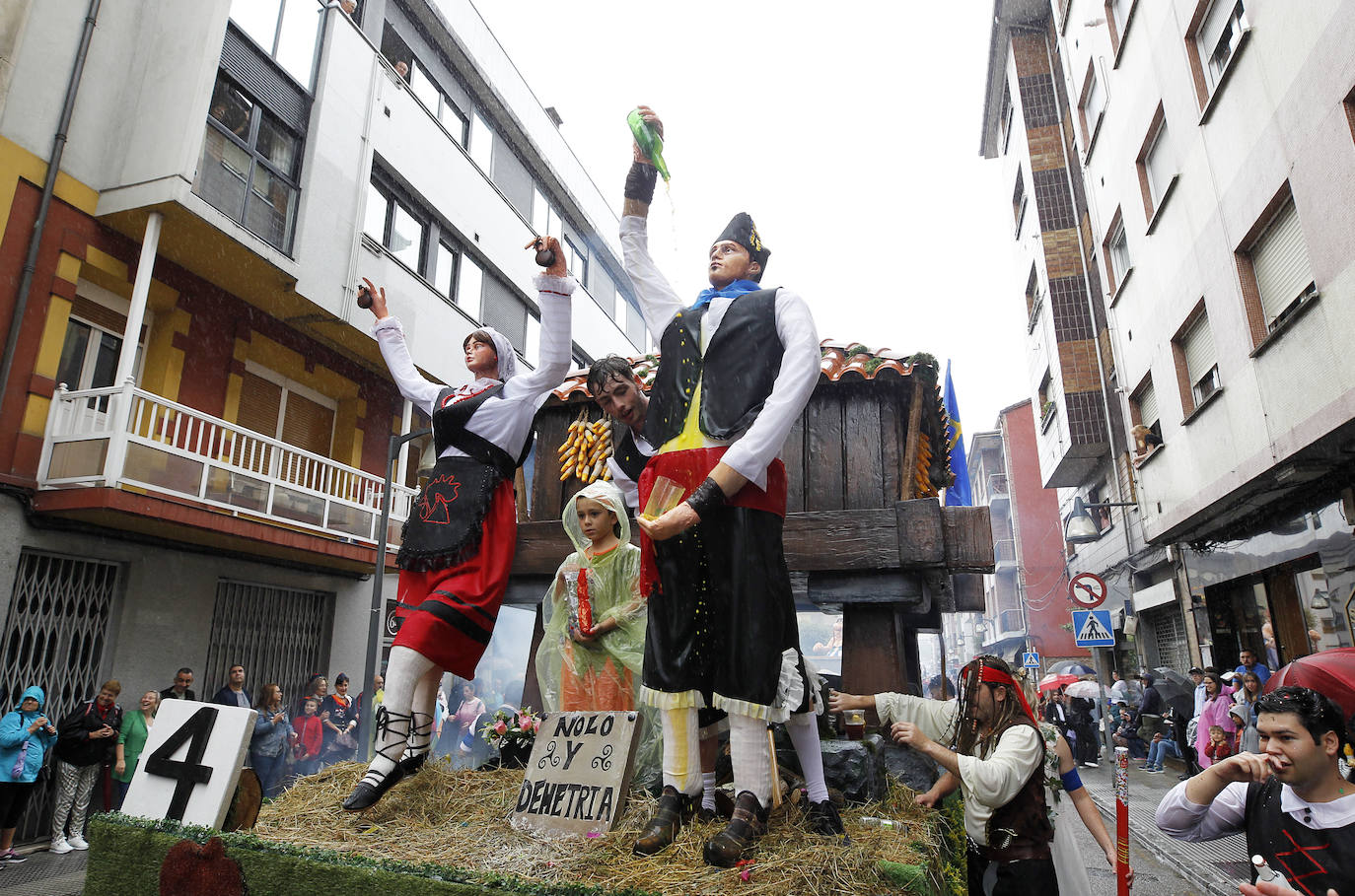 El Descenso Folklórico del Nalón no se rinde ante la lluvia