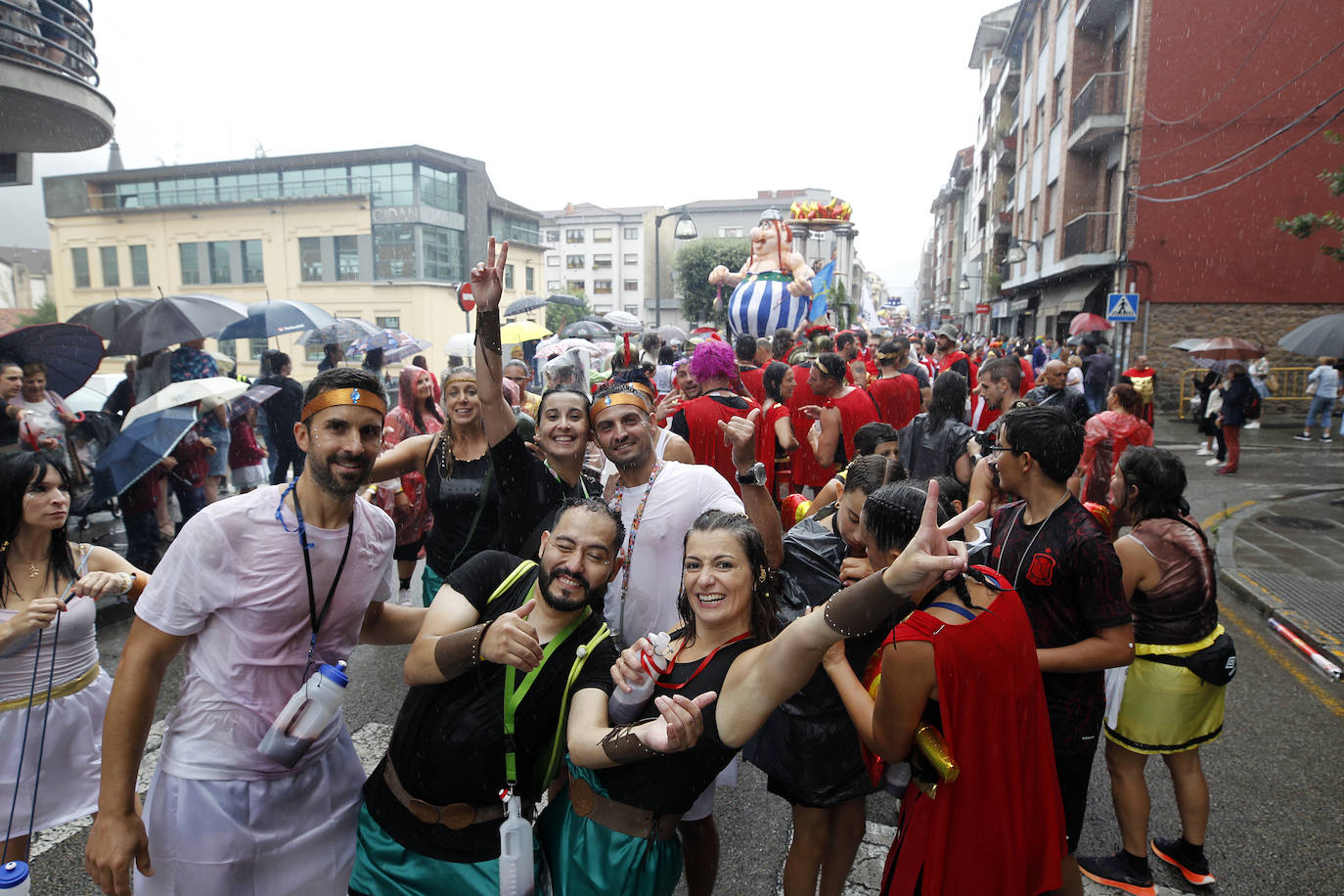 El Descenso Folklórico del Nalón no se rinde ante la lluvia