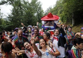 El Descenso Folklórico del Nalón no se rinde ante la lluvia