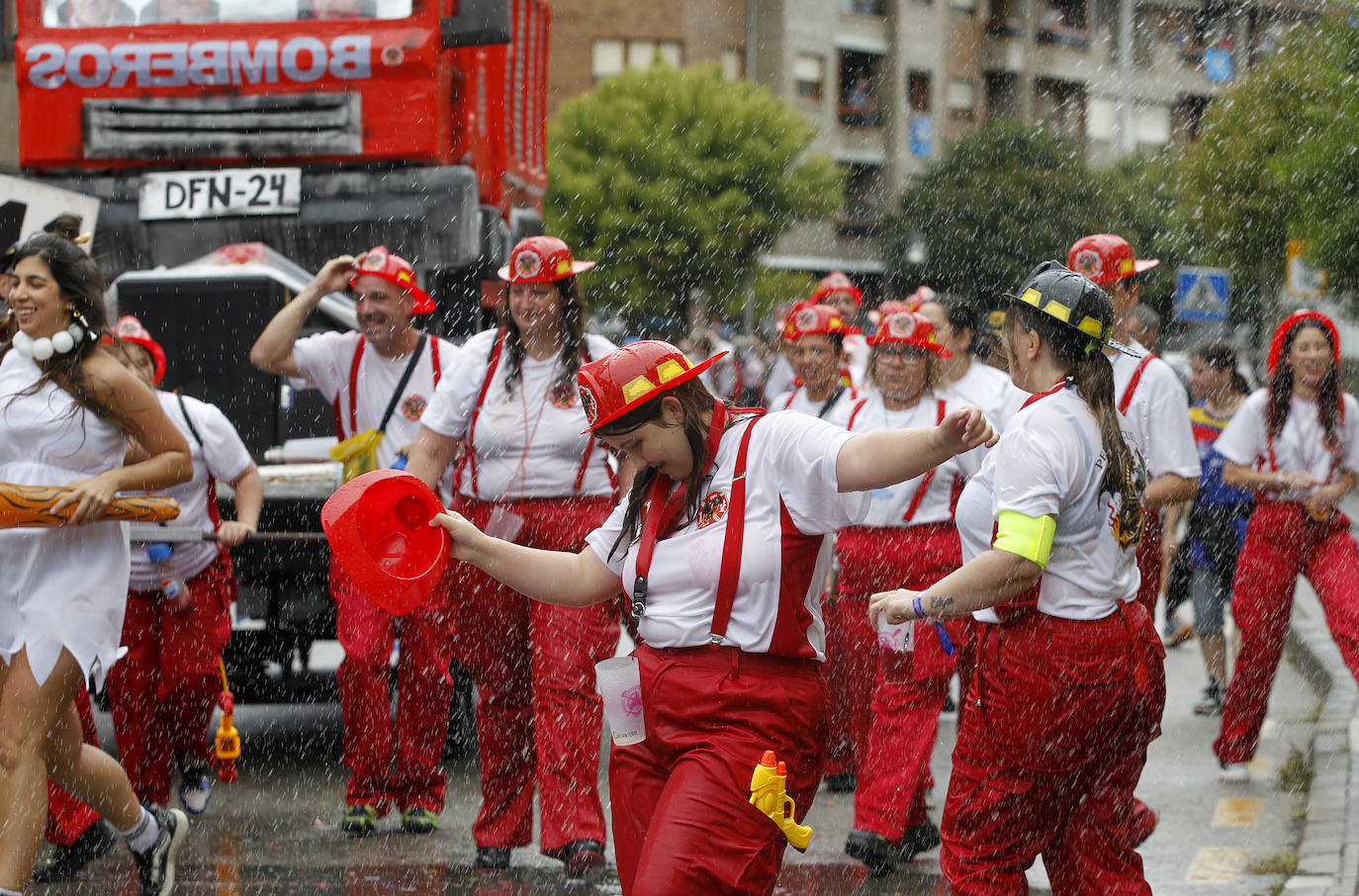 El Descenso Folklórico del Nalón no se rinde ante la lluvia