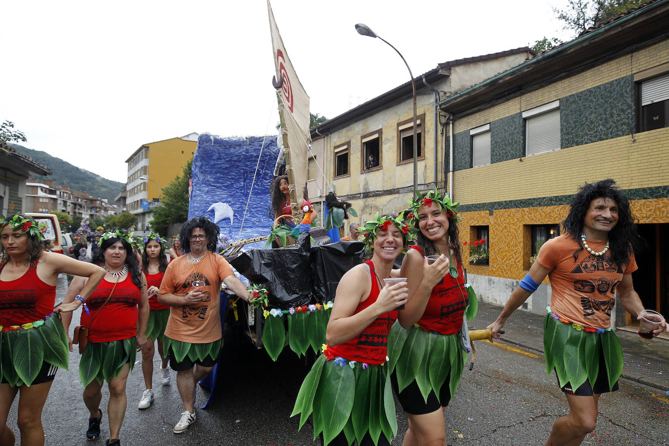 El Descenso Folklórico del Nalón no se rinde ante la lluvia