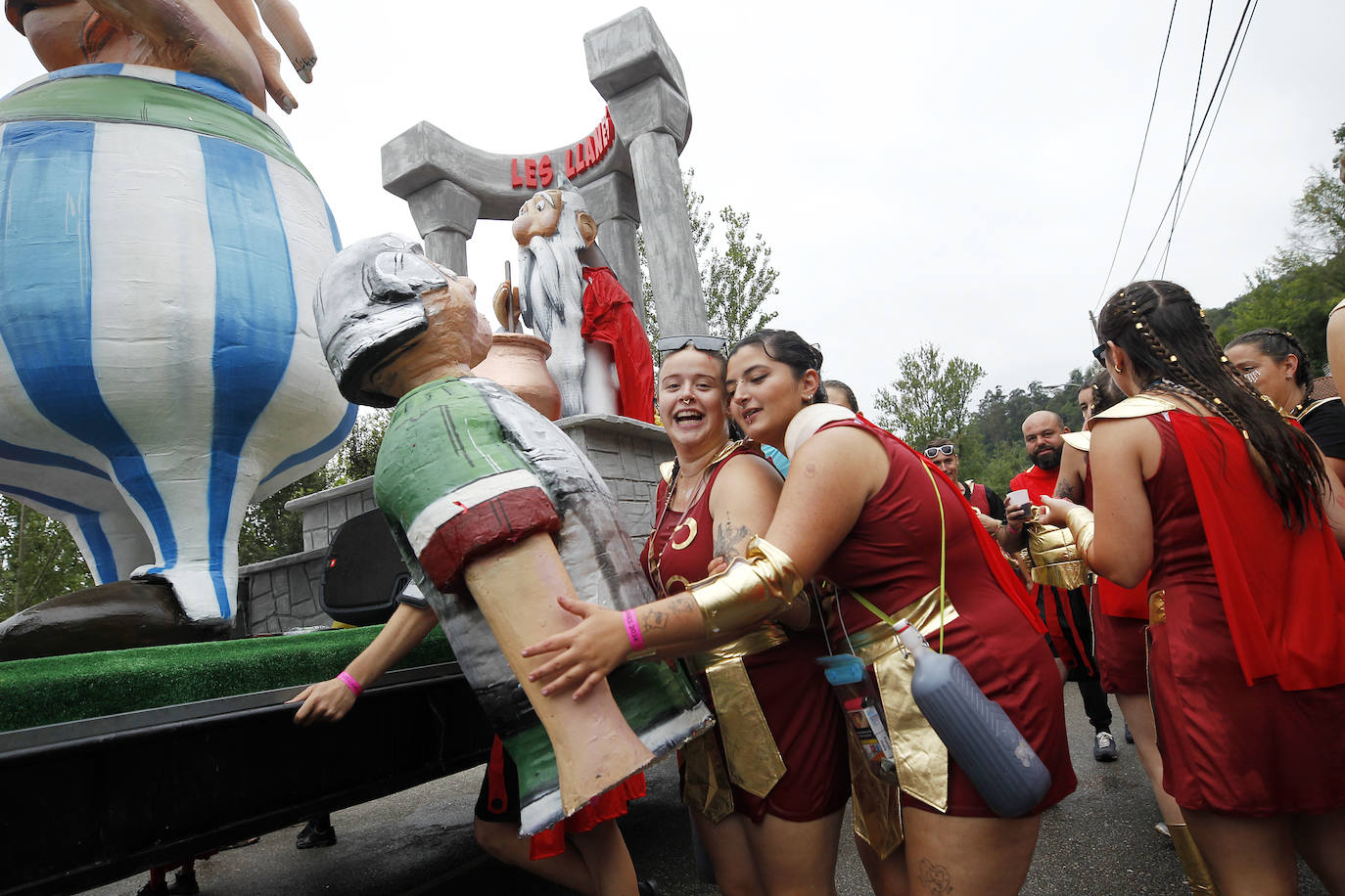 El Descenso Folklórico del Nalón no se rinde ante la lluvia