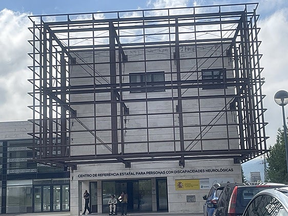 Estructura de la fachada que fue retirada del Credine.