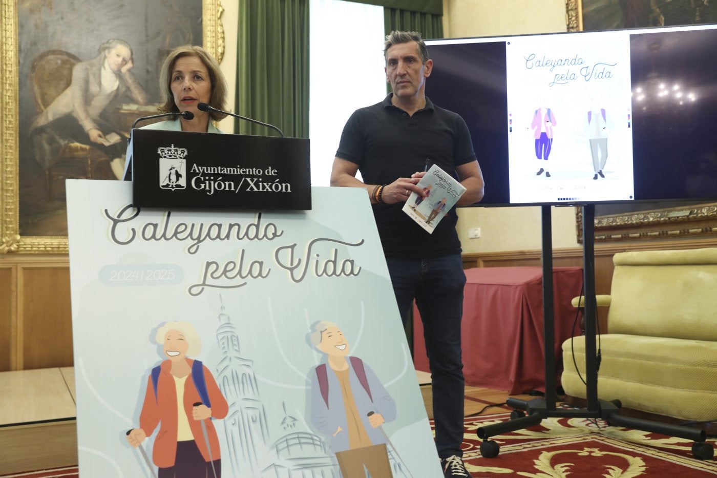 La concejala de Servicios Sociales, Ángeles Fernández-Ahúja, y el concejal de Deportes, Jorge Pañeda, en la presentación de la nueva edición de 'Caminando por la vida'.