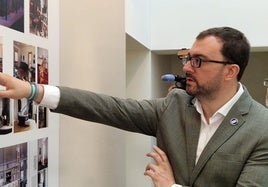 Adrián Barbón, durante su visita al Museo de Bellas Artes de Asturias esta mañana.