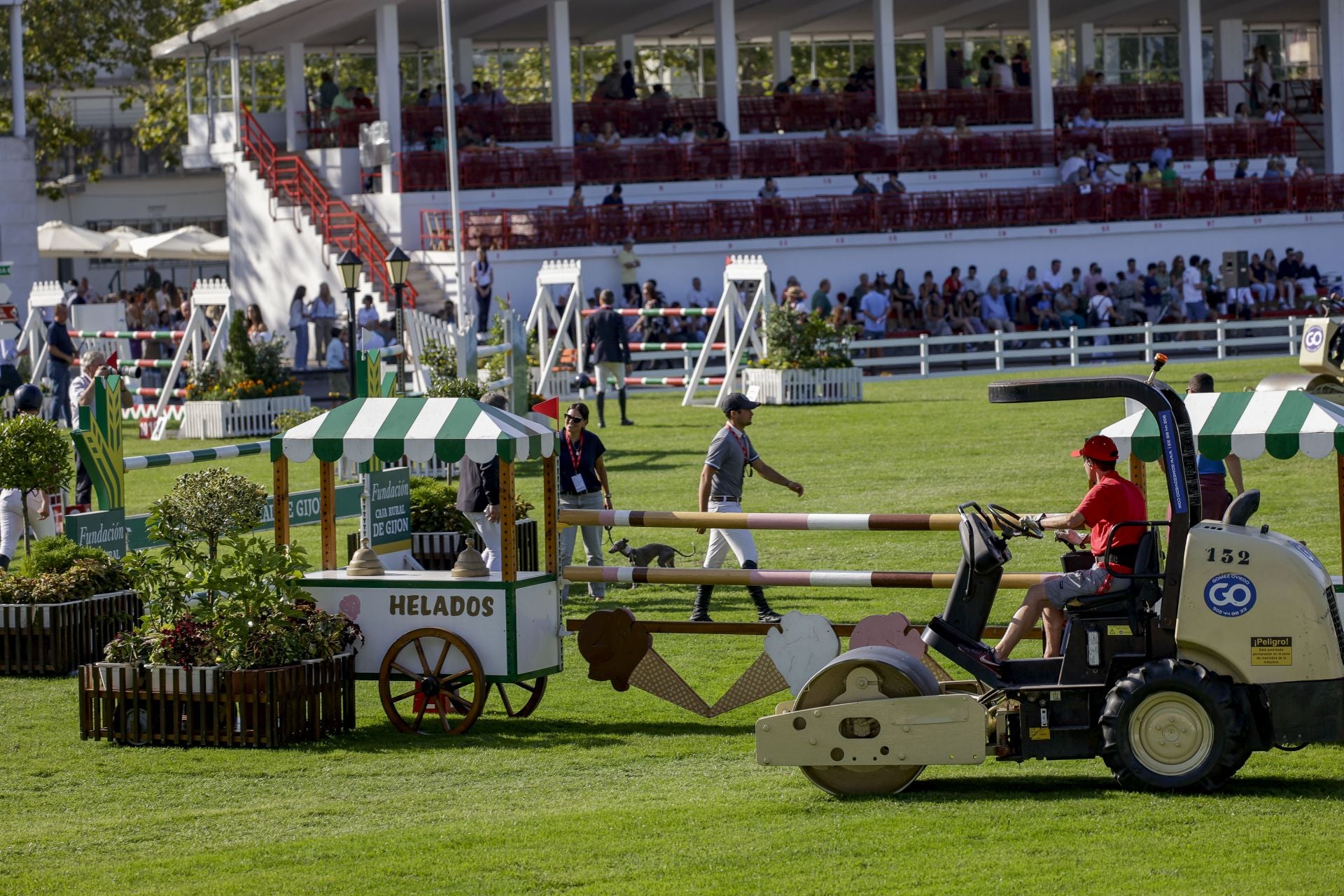 Pistoletazo de salida del concurso hípico de Gijón