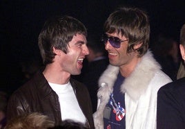 Noel y Liam Gallagher, en una gala en Londres.