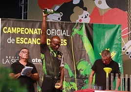 Salvador Ondó volvió a ganar en Gijón, coronándose como mejor escanciador por sexto año.