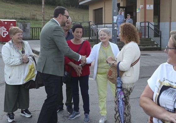 El presidente, durante su visita a Bimenes con motivo del Consejo de Gobierno.