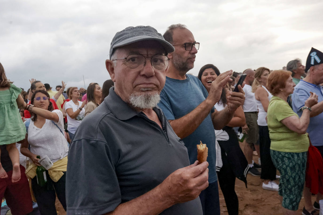 ¿Estuviste intentando batir el récord de escanciado de Gijón? ¡Búscate!