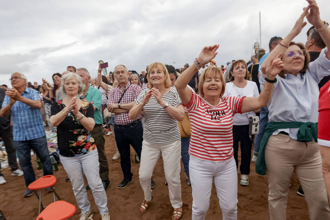 ¿Estuviste intentando batir el récord de escanciado de Gijón? ¡Búscate!