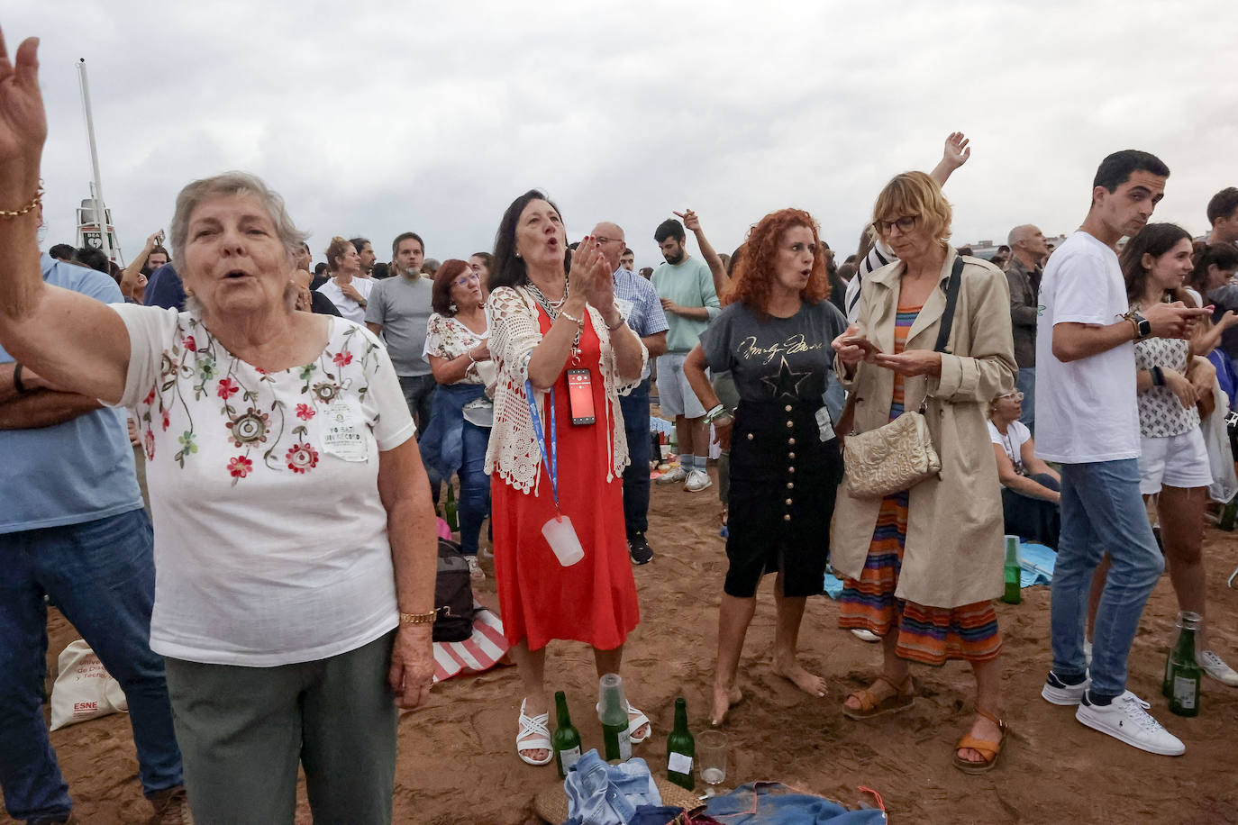 ¿Estuviste intentando batir el récord de escanciado de Gijón? ¡Búscate!