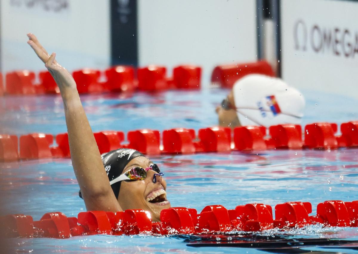 Imagen secundaria 1 - Teresa Perales hace historia e iguala las medallas de Phelps