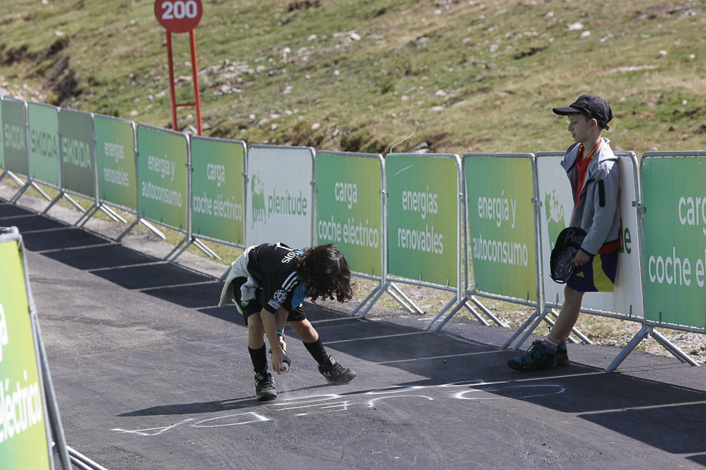 Asturias, escenario ciclista: las imágenes de la Vuelta en la llegada al Cuitu Negru