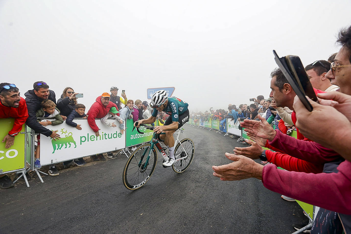 Asturias, escenario ciclista: las imágenes de la Vuelta en la llegada al Cuitu Negru