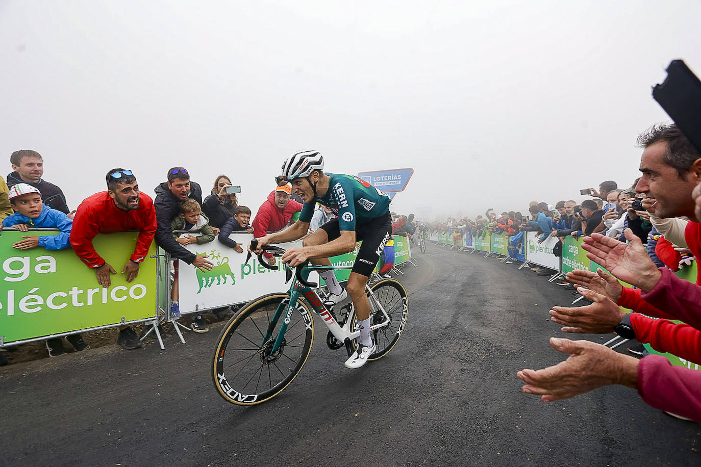 Asturias, escenario ciclista: las imágenes de la Vuelta en la llegada al Cuitu Negru