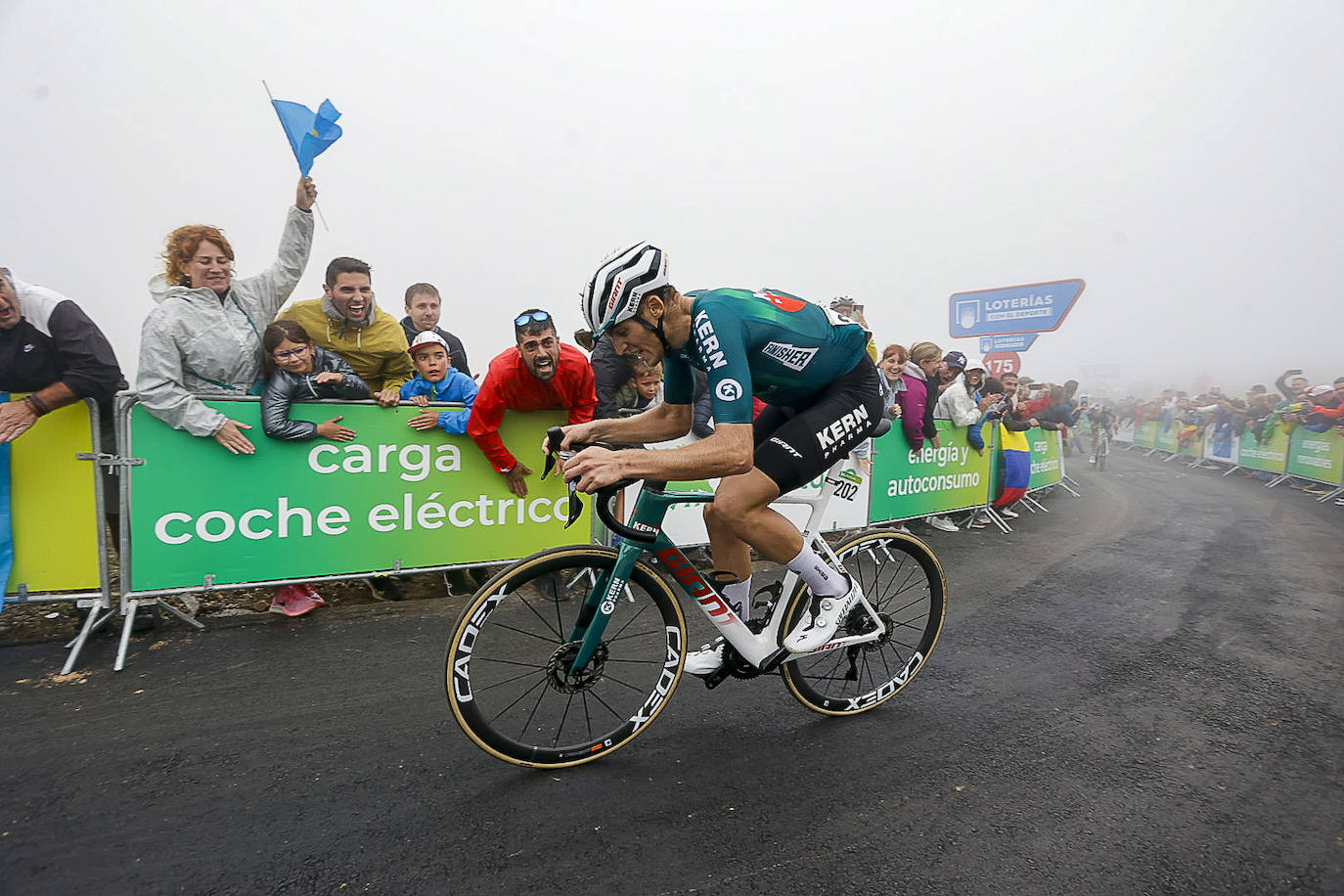 Asturias, escenario ciclista: las imágenes de la Vuelta en la llegada al Cuitu Negru