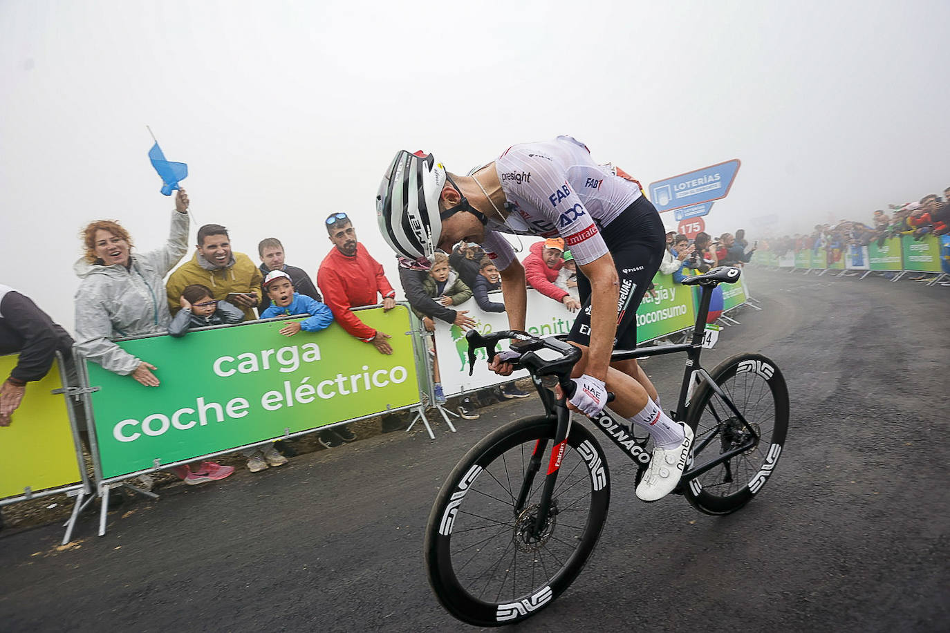 Asturias, escenario ciclista: las imágenes de la Vuelta en la llegada al Cuitu Negru