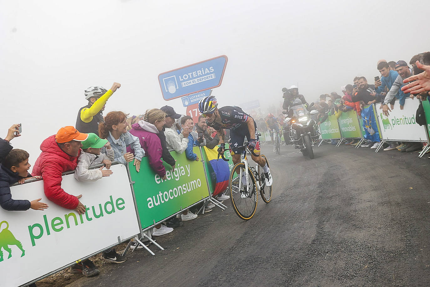 Asturias, escenario ciclista: las imágenes de la Vuelta en la llegada al Cuitu Negru