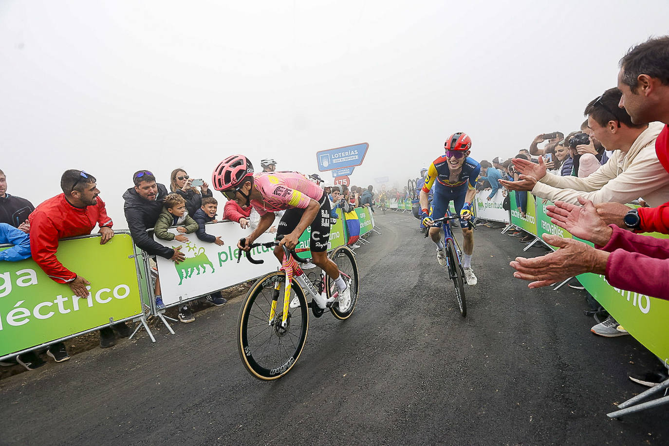 Asturias, escenario ciclista: las imágenes de la Vuelta en la llegada al Cuitu Negru