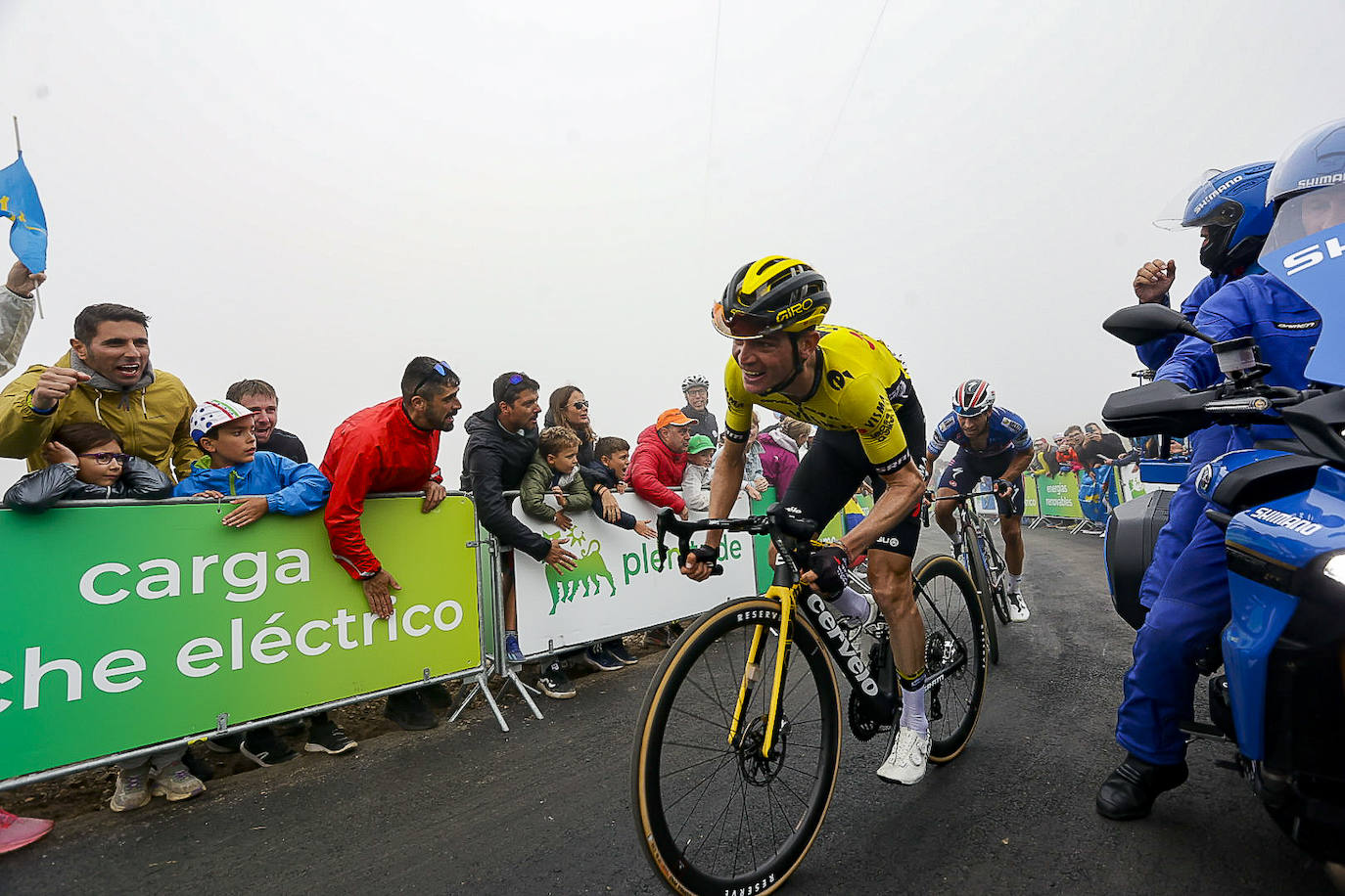 Asturias, escenario ciclista: las imágenes de la Vuelta en la llegada al Cuitu Negru