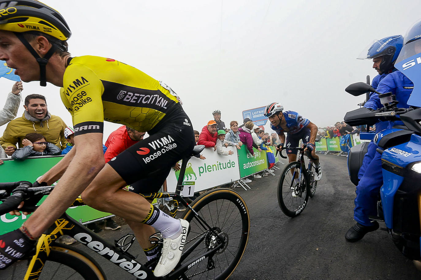 Asturias, escenario ciclista: las imágenes de la Vuelta en la llegada al Cuitu Negru