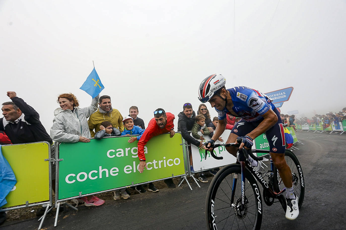 Asturias, escenario ciclista: las imágenes de la Vuelta en la llegada al Cuitu Negru