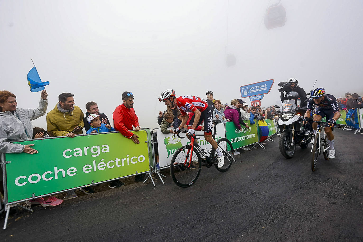 Asturias, escenario ciclista: las imágenes de la Vuelta en la llegada al Cuitu Negru