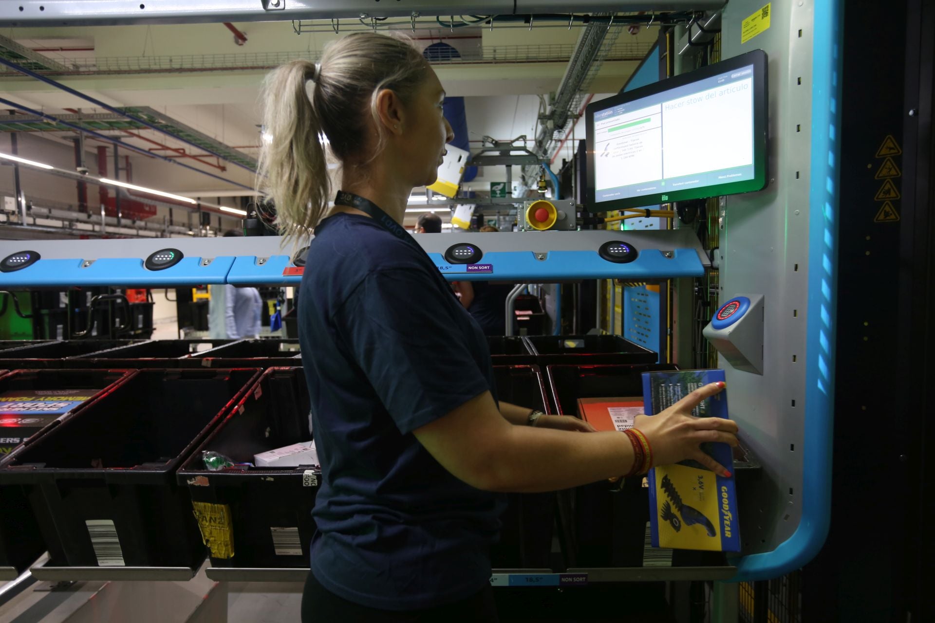 El nuevo centro de Amazon en Asturias, desde dentro