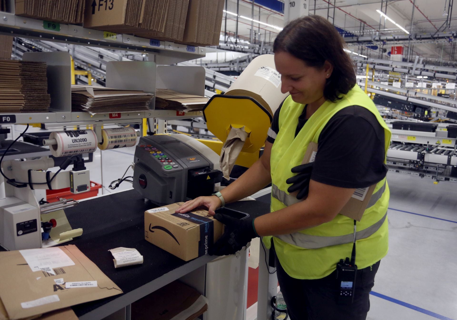 El nuevo centro de Amazon en Asturias, desde dentro