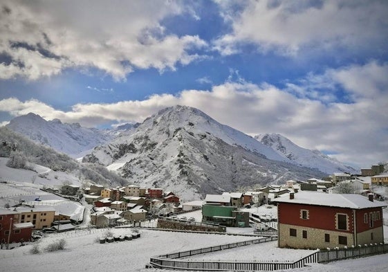 En el corazón de los Picos de Europa: Sotres, un pueblo de altura y de postal