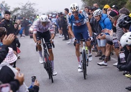 Paso por La Huesera de Marc Soler acompañado de Max Poole,antes del ataque del catalán.